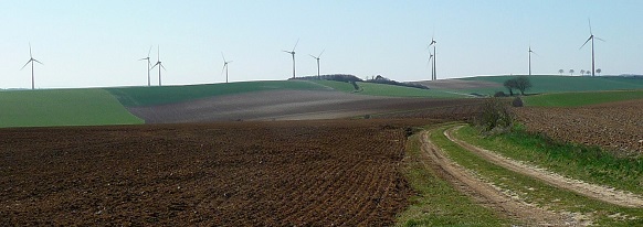 Les éoliennes du mont Raulin Le mont Raulin
