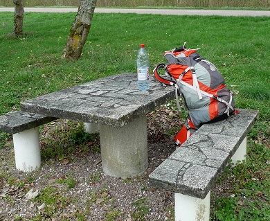 Table et bancs de pierre