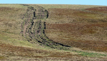 Chemin raviné sur les Hautes Chaumes