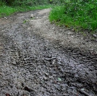 Chemin boueux après le pont sur l'Andrable