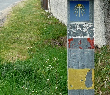 Balise à demi effacée peu avant le Cortial