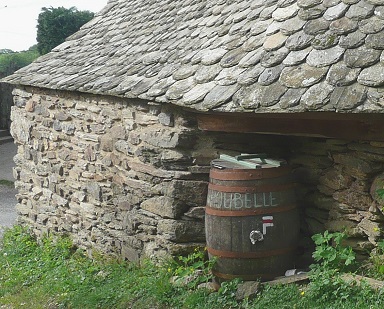 Balise sur une poubelle