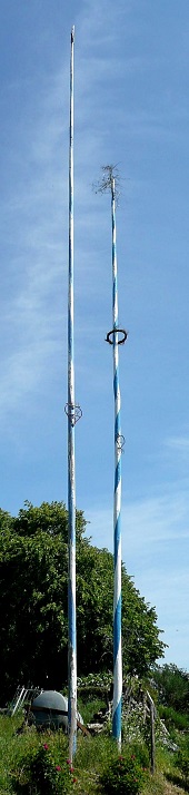 Deux mâts de cocagne