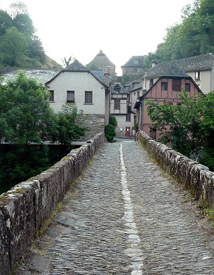 Le pont sur le Dourdou, à la sortie de Conques