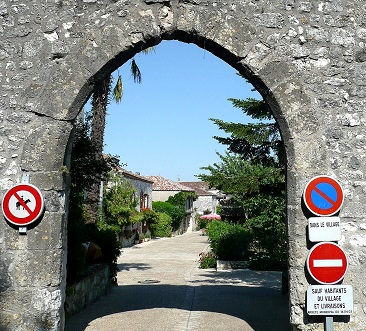 Porte d'entrée de Pujols