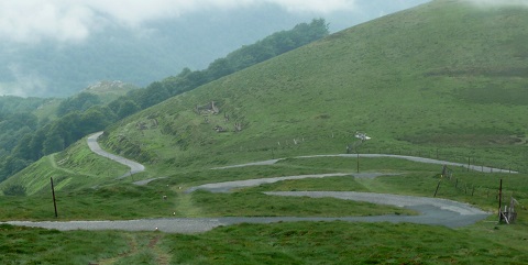 La descente vers la porte d'Ibañeta