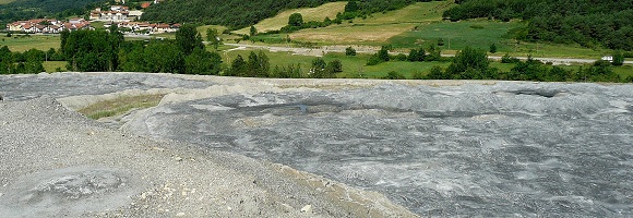 Déchets rejetés par l'usine de magnésie de Zubiri