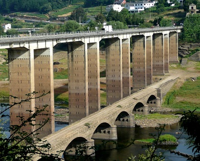 Le grand pont de Portomarín
