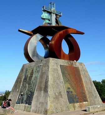 Monument au sommet du Monte del Gozo