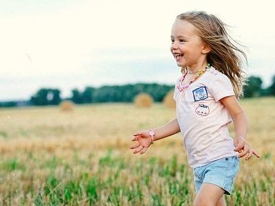 Enfant qui court Enfant qui court